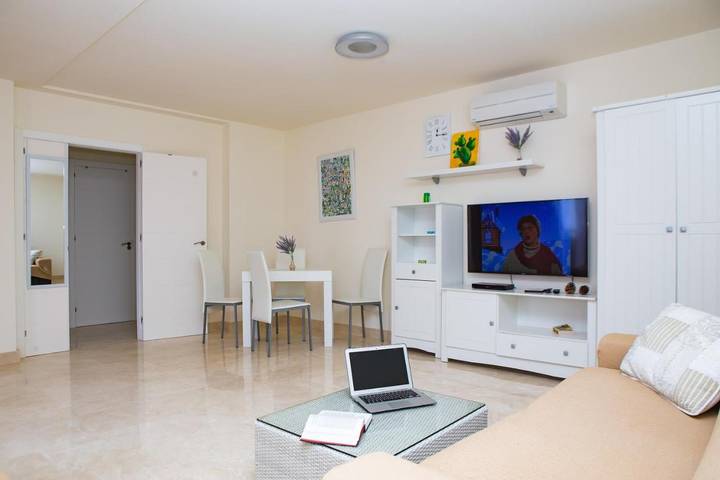 Gîte pour 6 personnes, avec piscine et terrasse dans La Caleta - 4