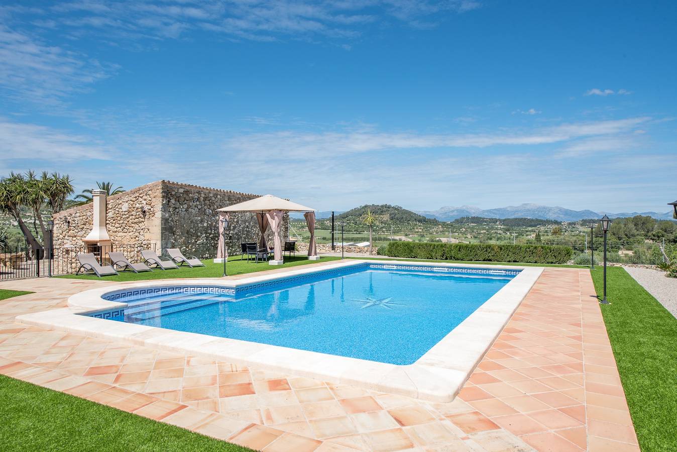 Villa majorquine typique "S'Era de Son Roig" avec jardin, piscine et Wi-Fi in Sant Joan (Mallorca), Majorque l'intérieur des terres