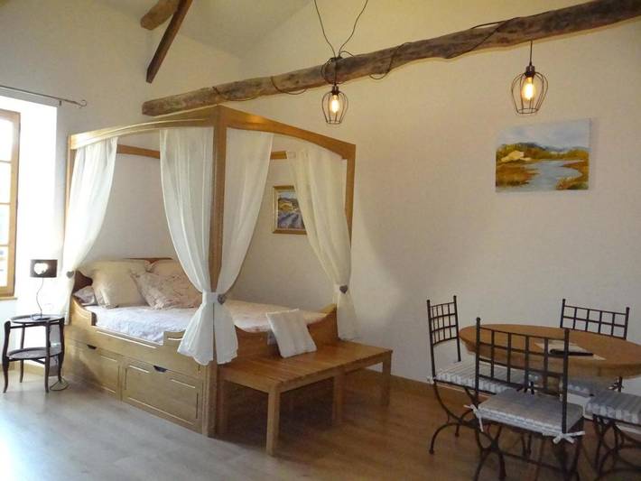Gîte pour 4 personnes, avec jardin et terrasse, adapté aux familles à Sérignac