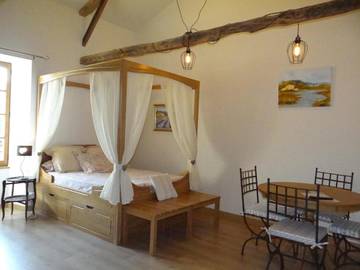 Gîte pour 4 personnes, avec terrasse et jardin, adapté aux familles à Sérignac