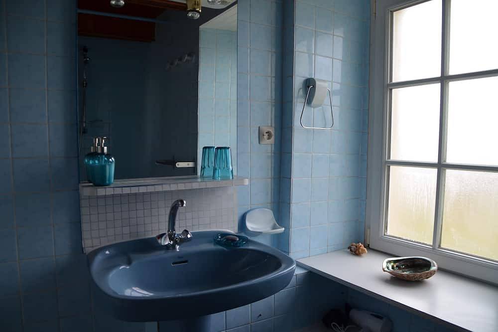 Maison traditionnelle Ouessantine in Ouessant, Région de Brest