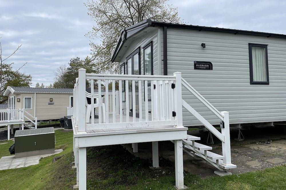 Avon Rose Stunning Dog-Friendly Caravan on Rockley Park, Poole Harbour, Dorset in Poole, Poole Harbour