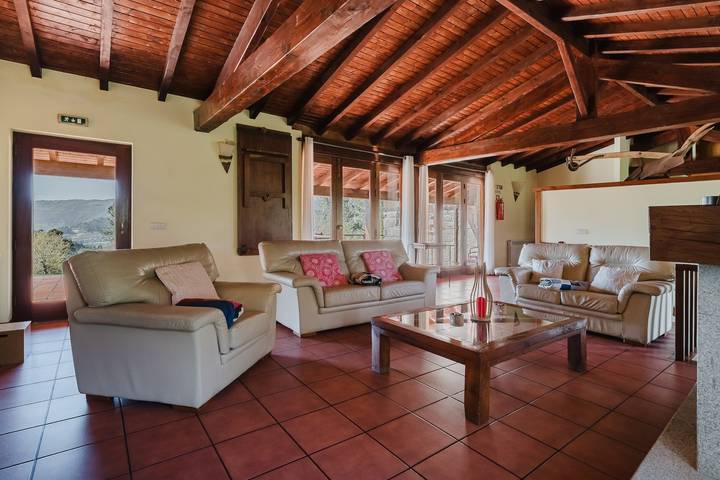 Casa de vacaciones 'Turismo Rural No Gerês' con vistas a la montaña, jardín privado y Wi-Fi in Cibões e Brufe, Distrito de Braga