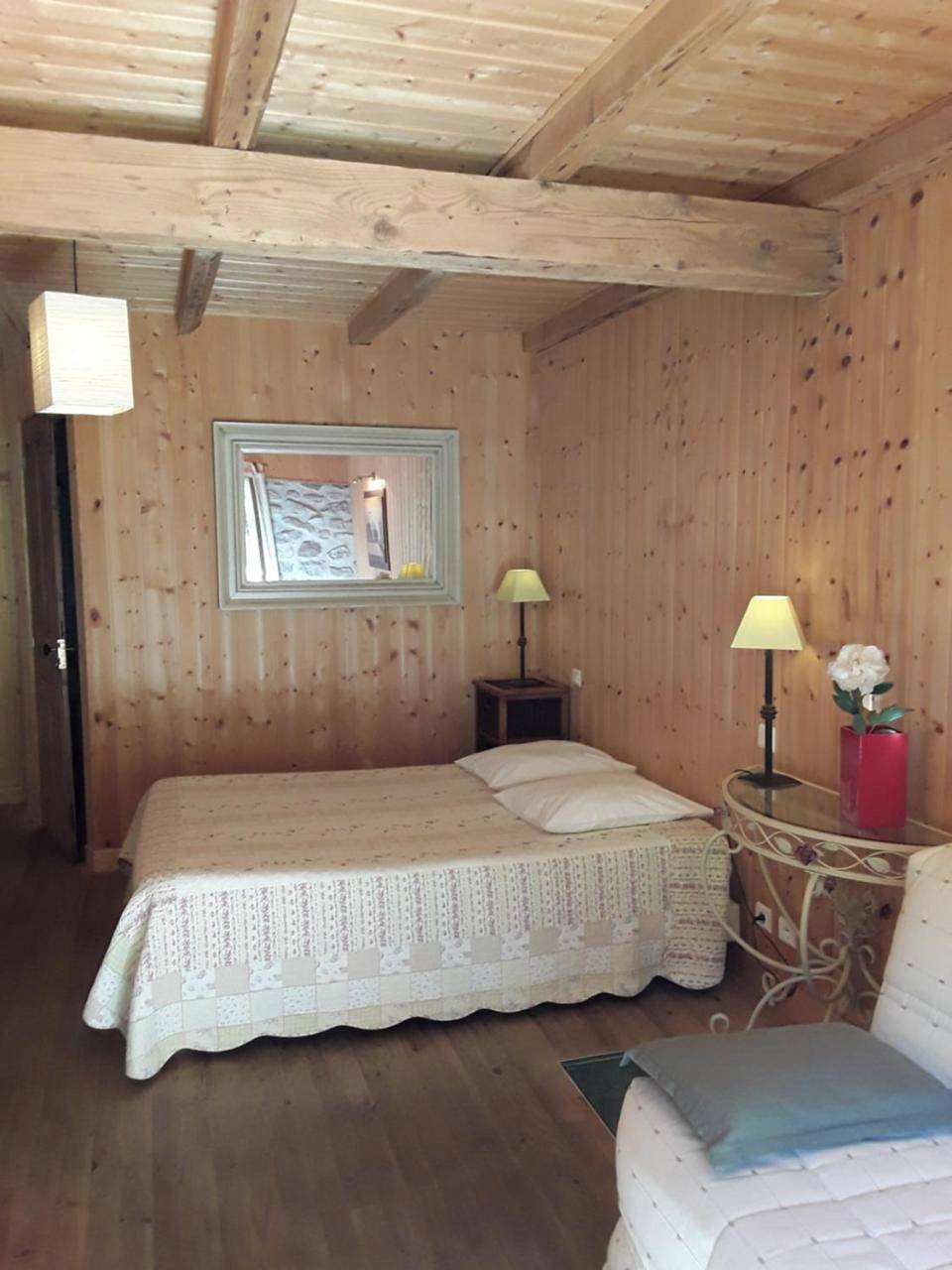 Large Double Room in Le Chambon-sur-Lignon, Mézenc