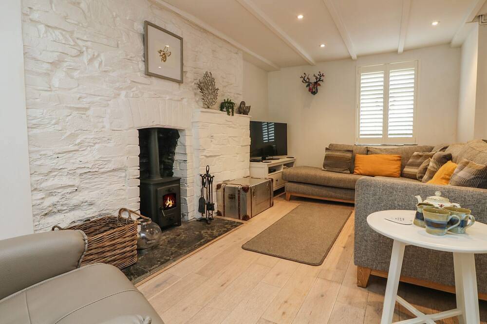 Riversdale Cottage, pet friendly, with a garden in Wadebridge in Wadebridge, Cornwall