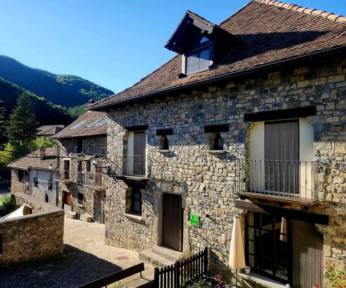 Casa rural para 2 personas, con jardín y vistas en La Jacetania