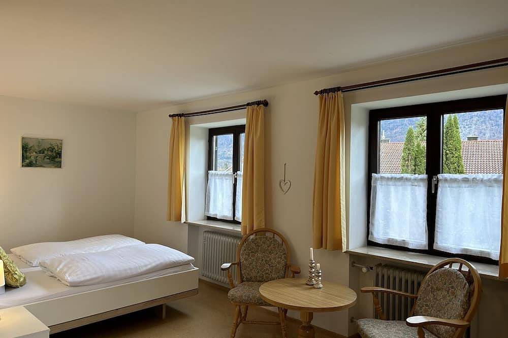 Ganze Wohnung, Gemütliche Ferienwohnung für 1-2 Personen mit Balkon (Wohnung 3) in Bayerisch Gmain, Berchtesgadener Alpen