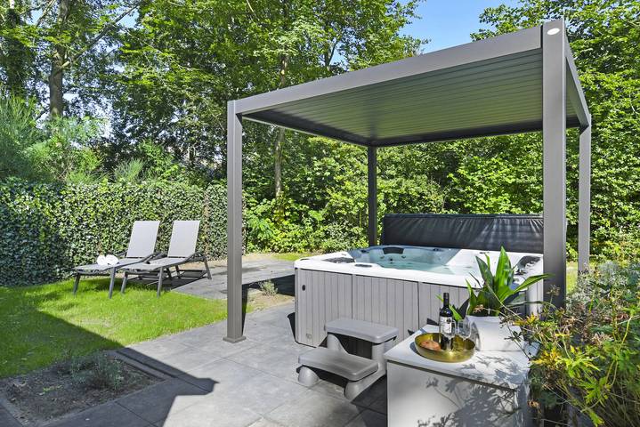 Bungalow voor 8 personen, met terras en balkon/terras in Drenthe