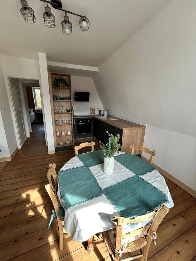 Appartement entier, Two-Bedroom Apartment in Les Petites Dalles, Saint-Martin-aux-Buneaux
