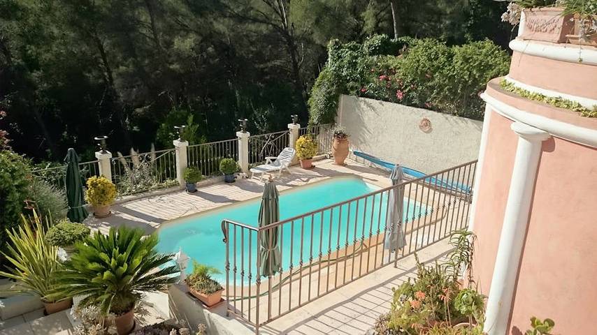 Location de vacances pour 2 personnes, avec jardin et piscine à Bandol - 2
