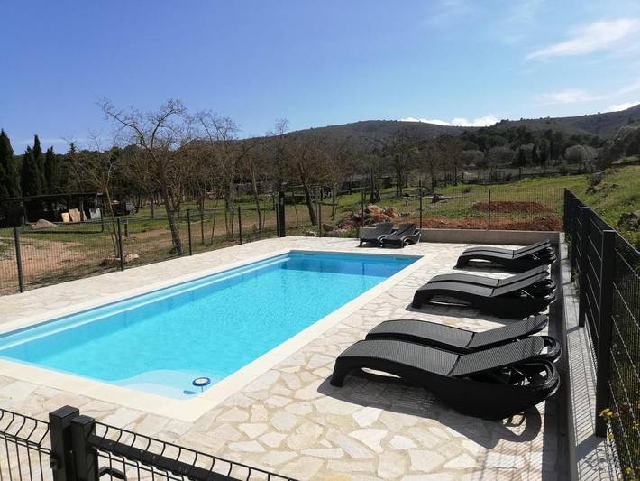 Alojamiento y desayuno para 2 personas, con jardín además de piscina y jacuzzi en la Costa Brava