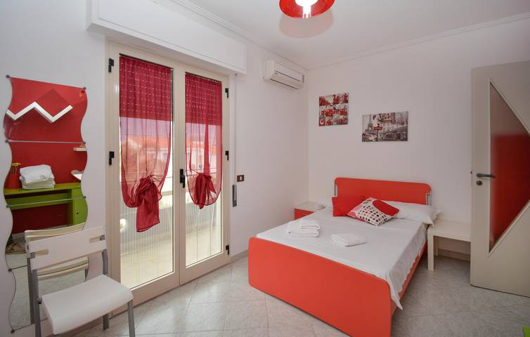 Apartamento vacacional entero, Apartamento con terraza y vistas al mar cerca de la playa de Punta Secca in Casuzze, Santa Croce Camerina