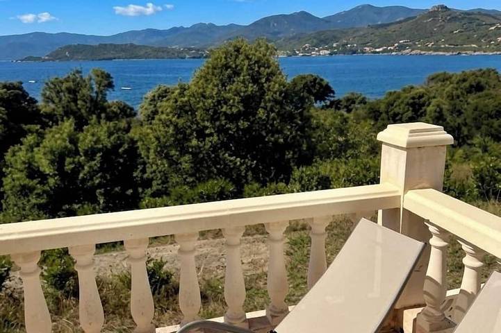 Gîte pour 4 personnes, avec balcon et jardin dans Plage d'Orcino