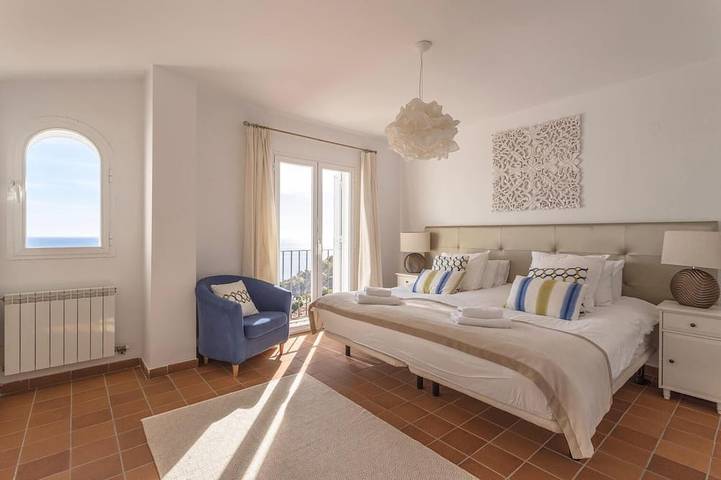 Luxury Villa with Private Pool & Breathtaking Sea Views in La Herradura, Almuñecar