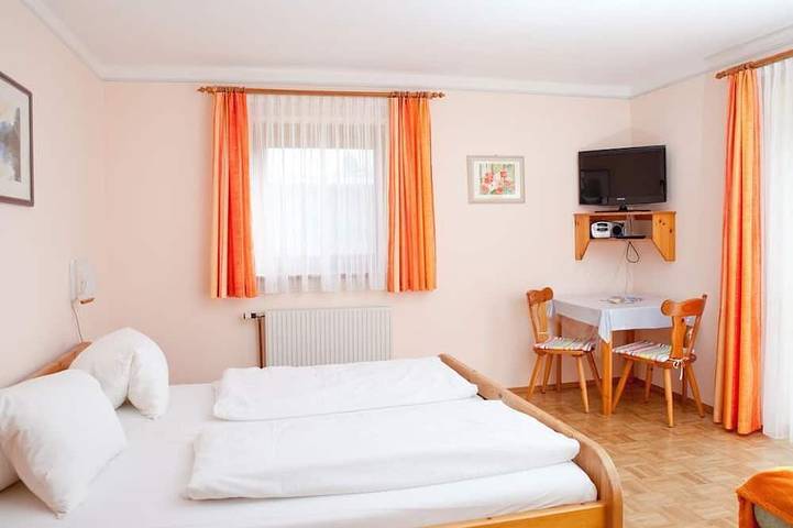 Ganze Wohnung, Doppelzimmer - ab 7 Nächte - Gästehaus Gigler in Bad Waltersdorf, Steirerland