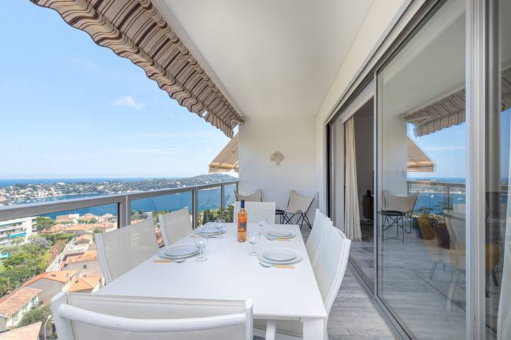 Location de vacances pour 4 personnes, avec Vue sur l’océan et Balcon ainsi que Terrasse et Jardin à Villefranche-sur-Mer