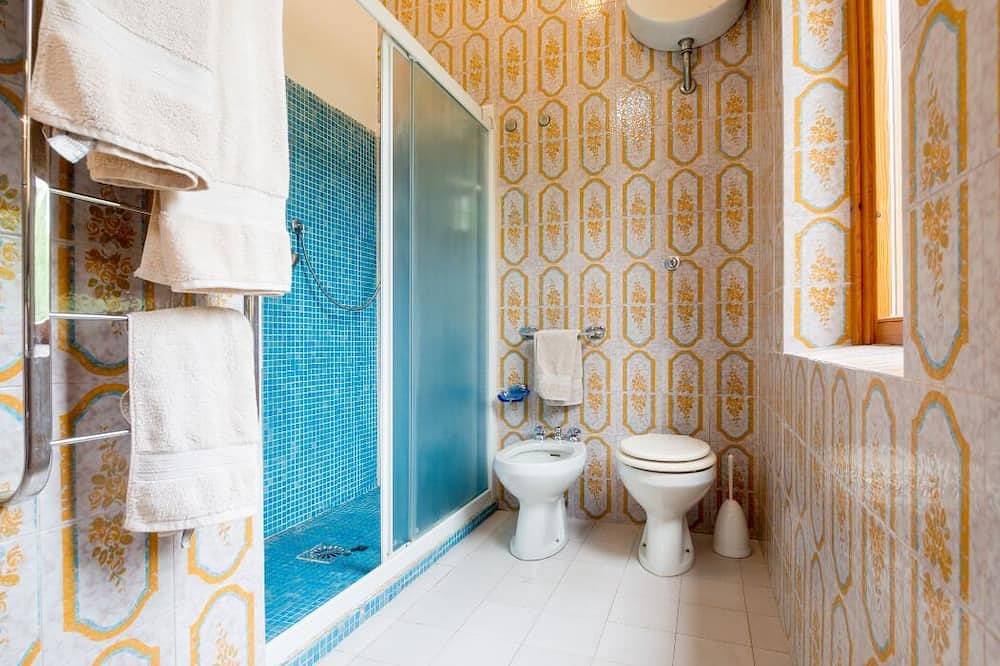 Opulent Villa Private Heated Pool and Park, Volley Ball, Table Tennis, Whirlpool in Terni, Terni Province