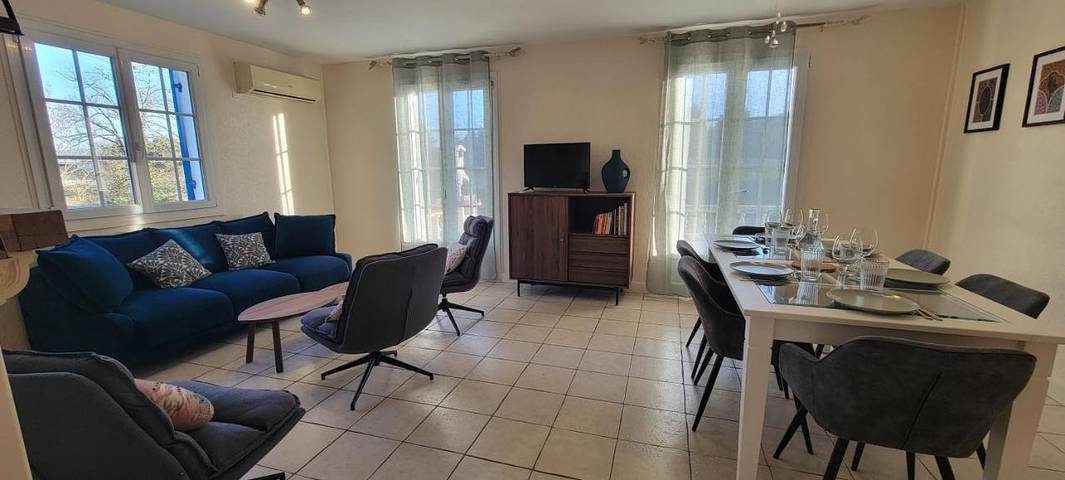 Location de vacances pour 6 personnes, avec piscine ainsi que vue et jardin, animaux acceptés à La Douze - 4