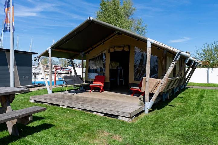 Camping für 4 Personen, mit Terrasse