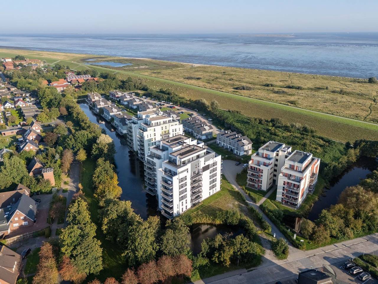 Ganze Ferienwohnung, Nordseeresort Friesland - Großartiges Ferienapartment am Nordseedeich mit toller Dachterrasse & Kaminofen in Schillig Strand, Wangerland