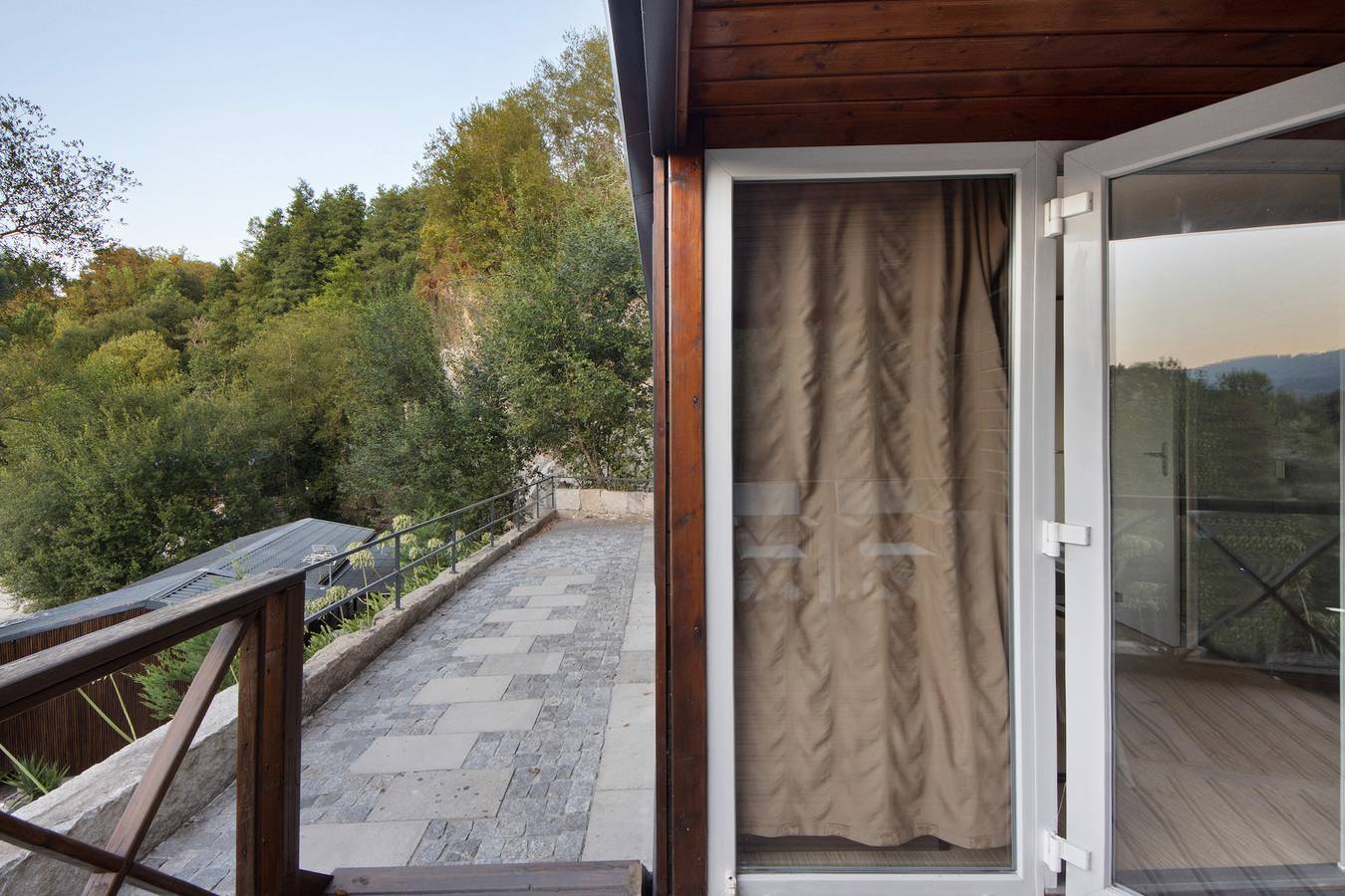 Casa vacanze 'Nature Stone and Villas - Casa 2' vista sulle montagne, giardino e aria condizionata in Vila Boa do Bispo, Distretto di Porto