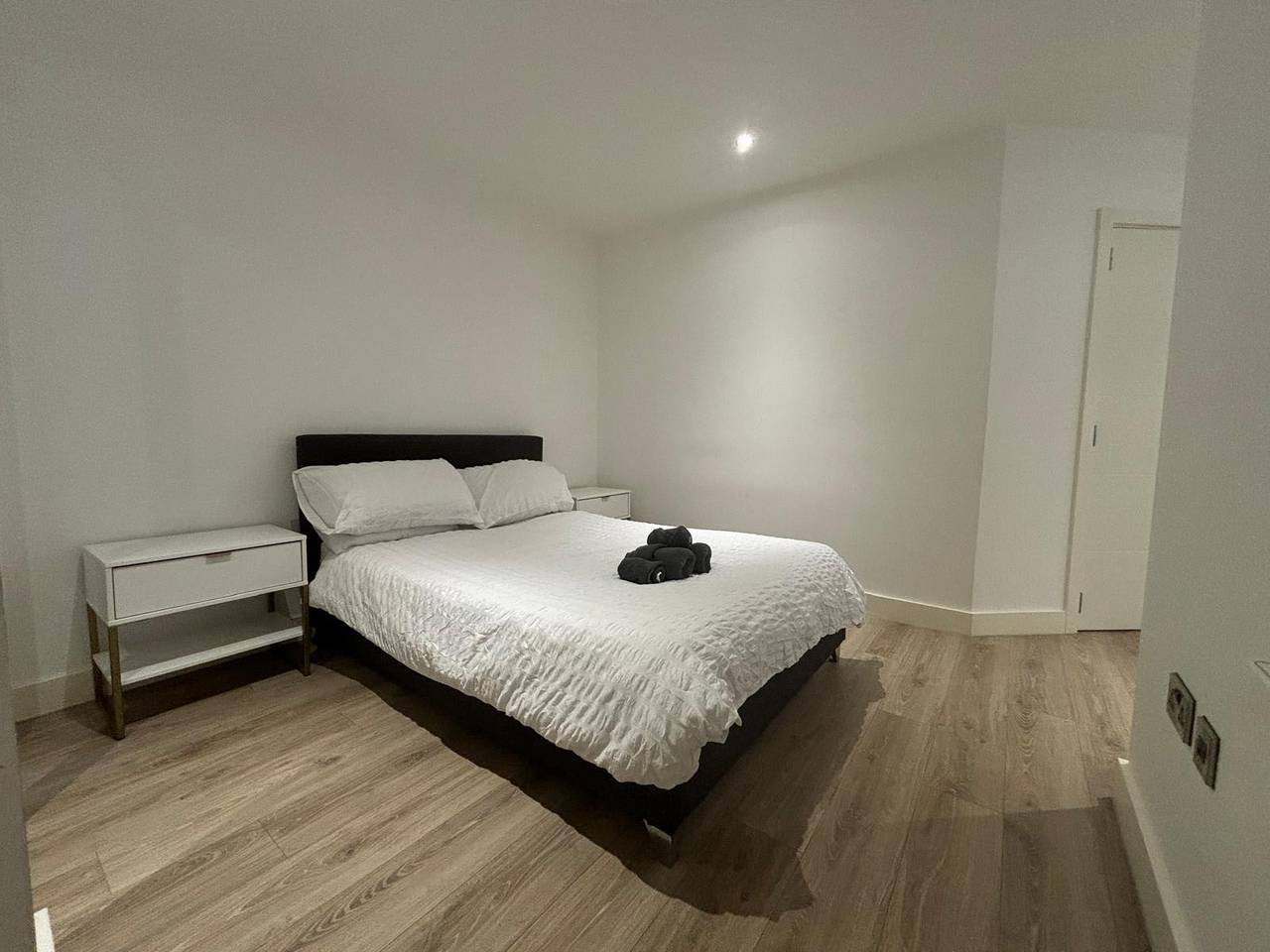 Entire apartment, Modern Solihull Studio • Free Parking • Kitchen • Near Nec, Jlr & Bhx in Solihull, Birmingham Area