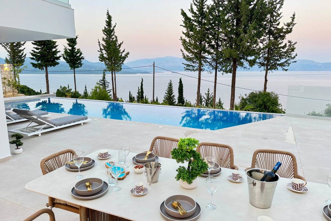 Luxury Villa Oasis – Private 14m Infinity Pool & High-End Luxury & gym in Nikiana, Alexandros