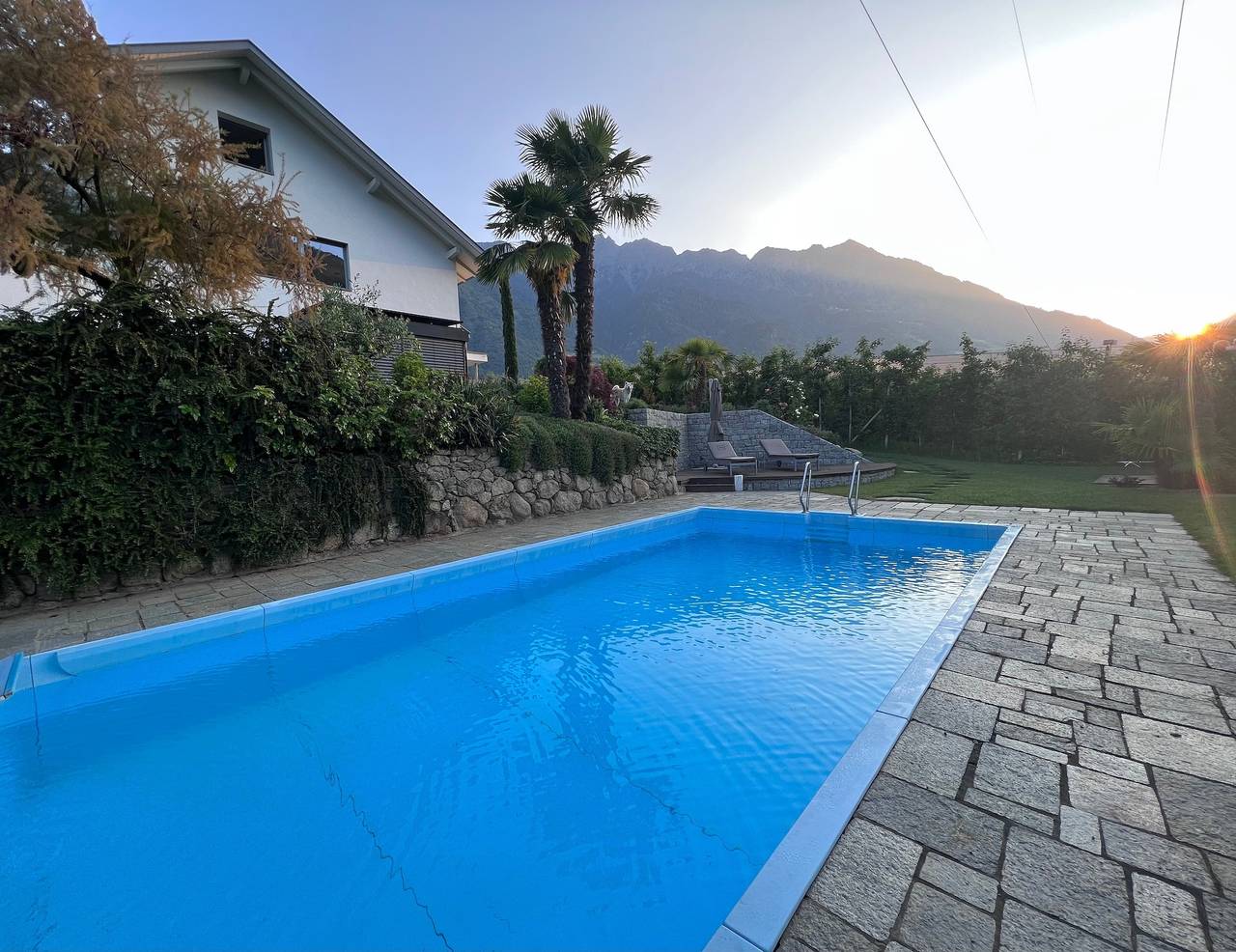 Ganzes Studio, Einzimmerapartment "Casa Sonngart" mit Bergblick, privatem Pool & Wlan in Partschins, Texelgruppe