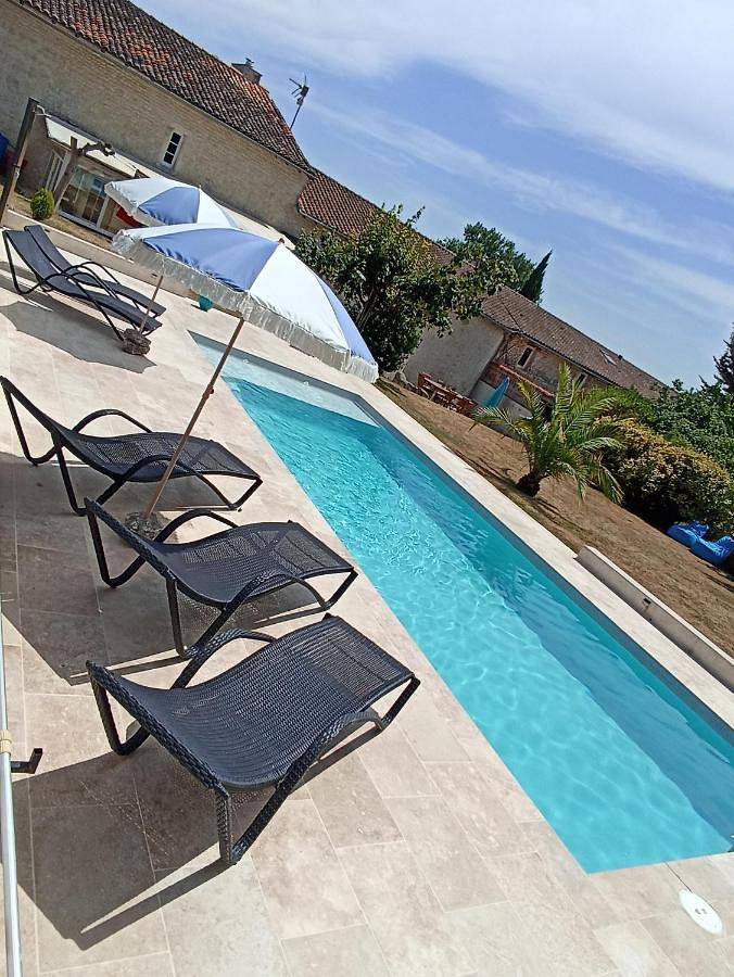 Location de vacances pour 5 personnes, avec Terrasse et Jardin ainsi que Piscine et Vue à Antezant-la-Chapelle - 2