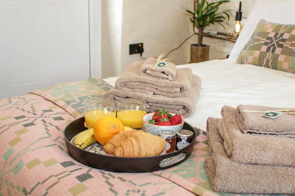 Bron Celyn Bach, pet friendly, with open fire in Betws-Y-Coed in Betws-y-Coed, Snowdonia