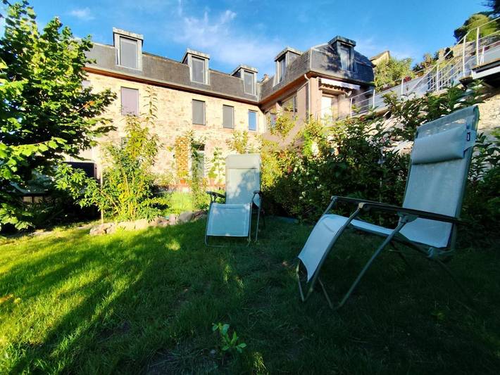 Maison d’hôte pour 2 personnes, avec terrasse ainsi que vue et jardin