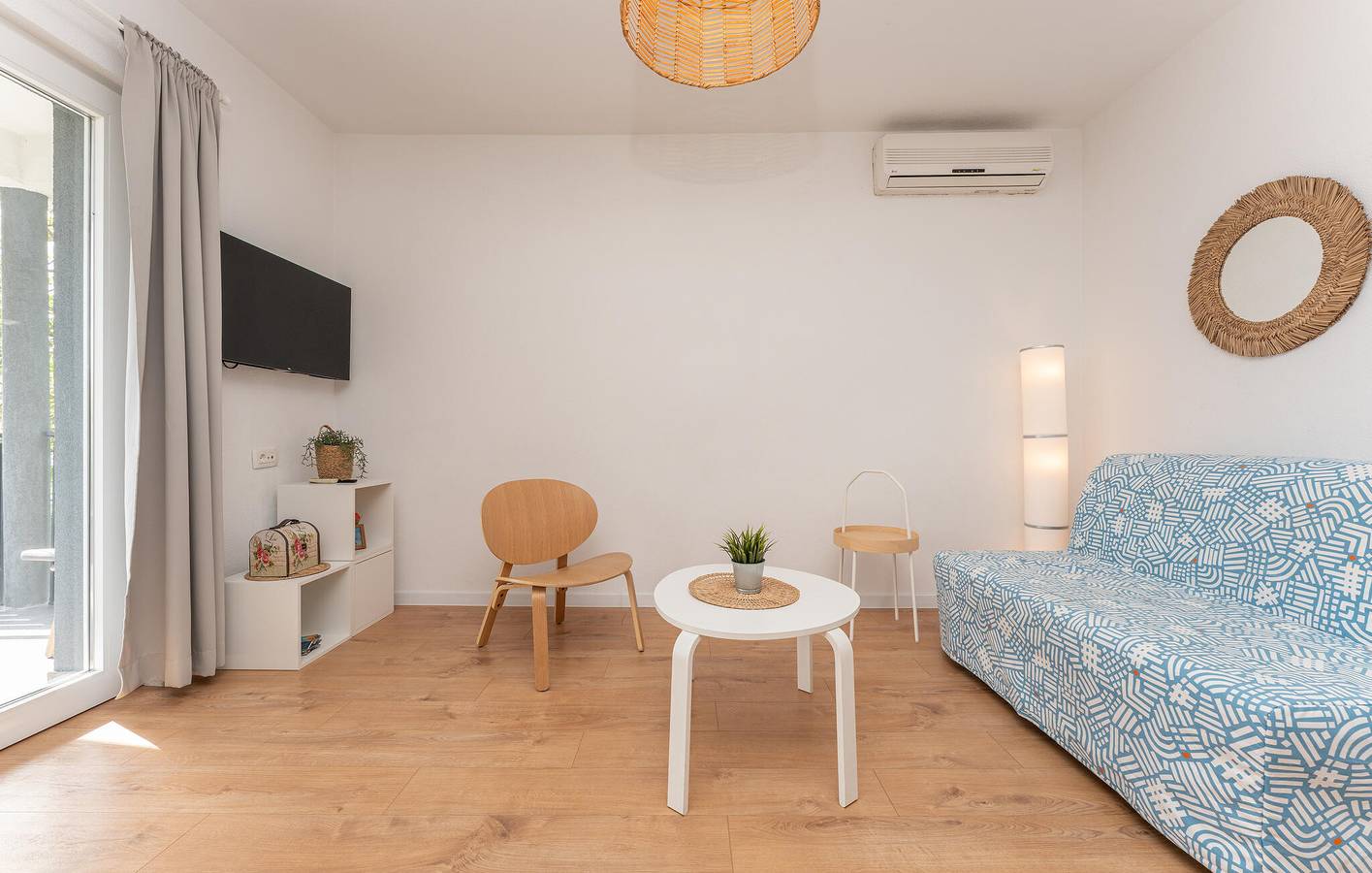 Entire holiday apartment, Holiday apartment for 4 people with terrace in Sveti Filip i jakov, Općina Sveti Filip i Jakov