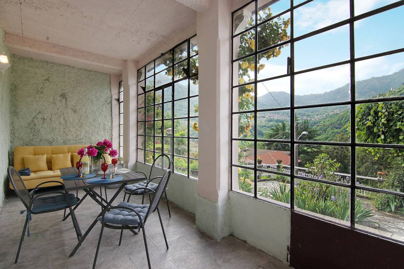 Villa „Luxury Oleandra“ mit privatem Pool, großem Garten und Grill in Dizzasco, Gemeinde Dizzasco