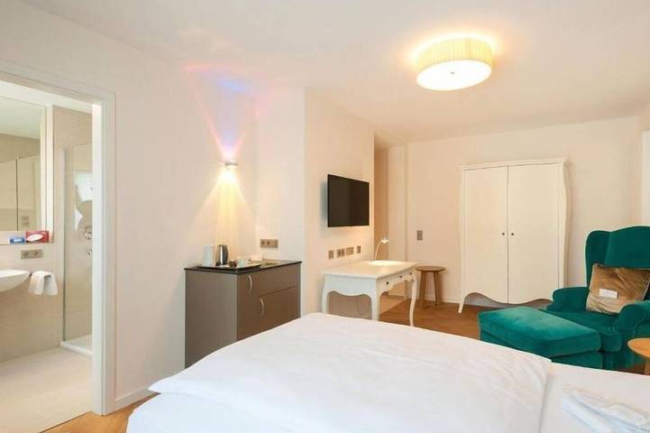 Ganze Wohnung, Einzelzimmer Superior Plus mit Balkon in Wurmlingen, Schwäbische Alb Radweg Region