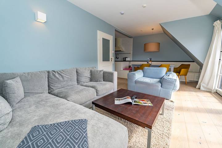 Ganze Wohnung, 4-Zimmer-Ferienwohnung mit Balkon und Blick auf die Deichwiesen. in Westerland, Sylt (Gemeinde)