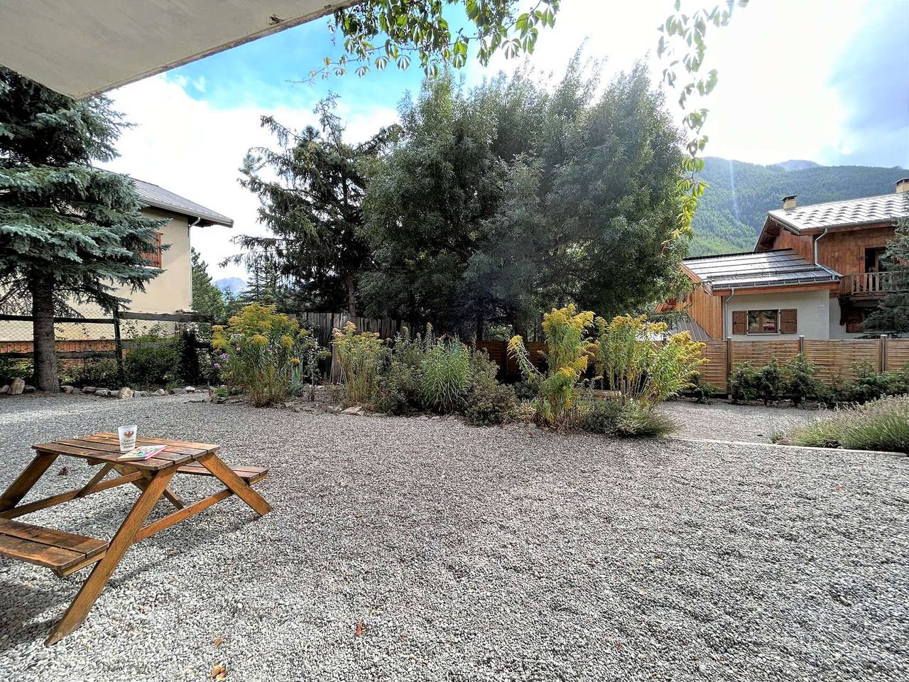 Entire apartment, 3-room apartment with garden and parking in Le Monêtier-les-Bains in Le Monêtier-les-Bains, Serre Chevalier