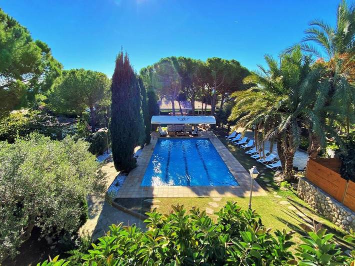 Chalet para 18 personas, con piscina y jardín en Bajo Penedés