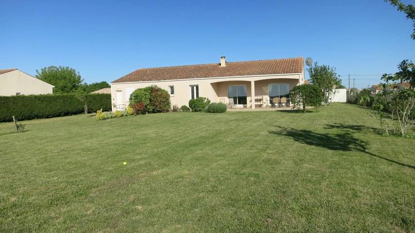 Gîte pour 2 personnes, avec jardin et vue, animaux acceptés à Étaules