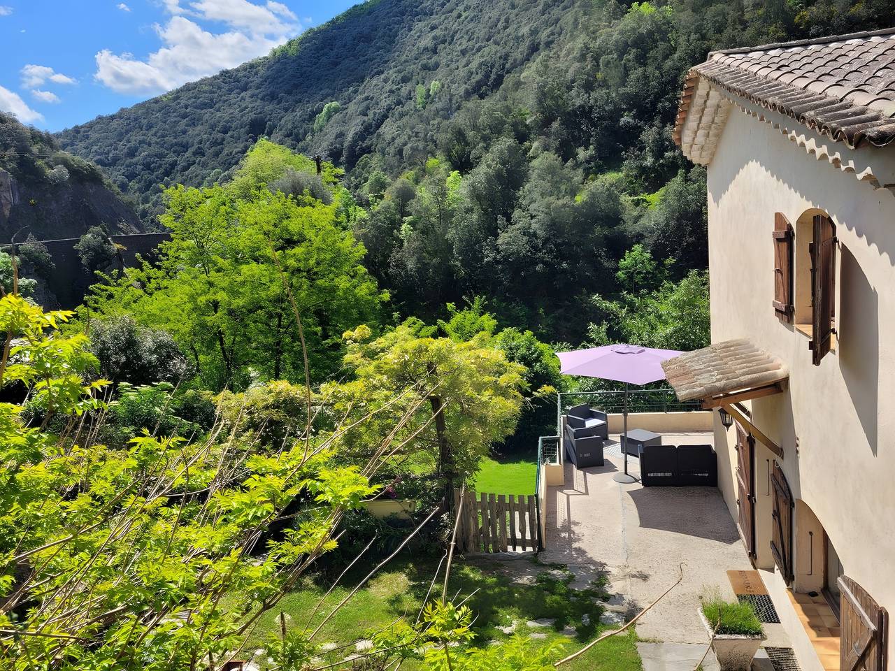 Ferienhaus „Maison en Cévennes“ mit Bergblick, privatem Pool und Terrasse in L'Estréchure, Cevennen