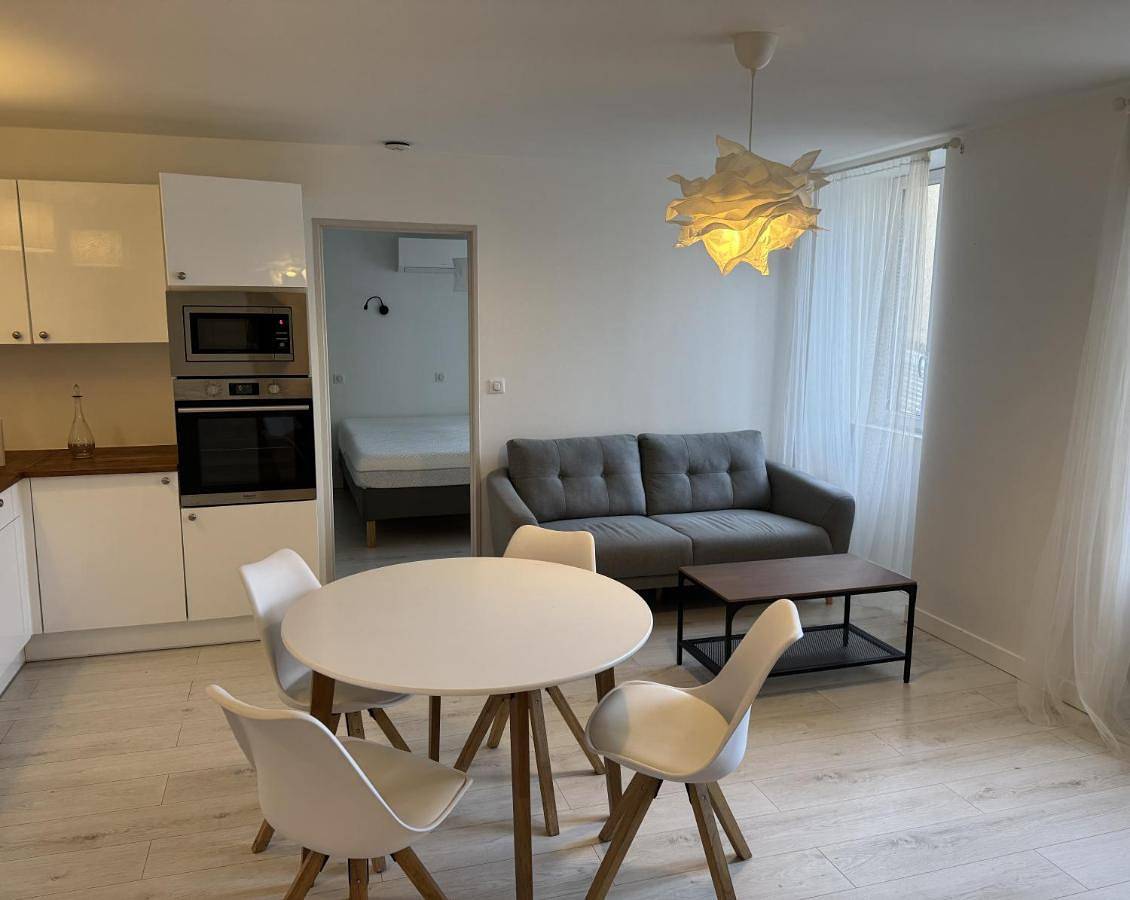 Appartement entier, One-Bedroom Apartment in Montceau-les-Mines, Région de Chalon-sur-Saône
