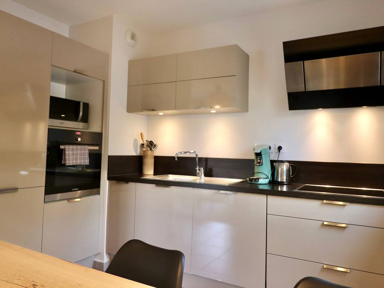 Appartement entier, Appartement contemporain à Annecy, terrasse et animaux admis in Annecy, Annecy (commune)