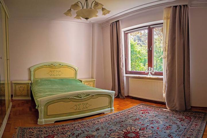 Villa large garden, outdoor pool, 25 mins to central Warsaw in Mazovie