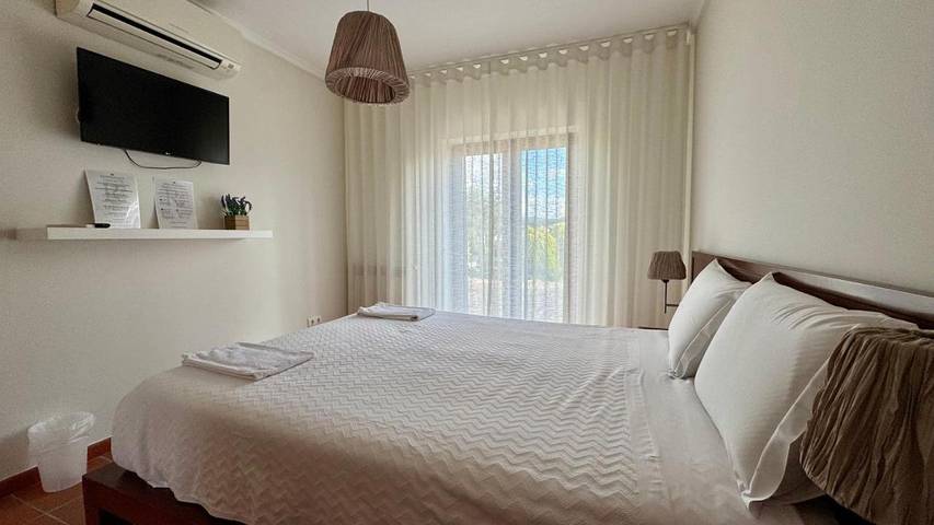 Quarto de visitas para 5 pessoas, com jardim e piscina e ainda vista, com animais de estimação na Serra da Estrela