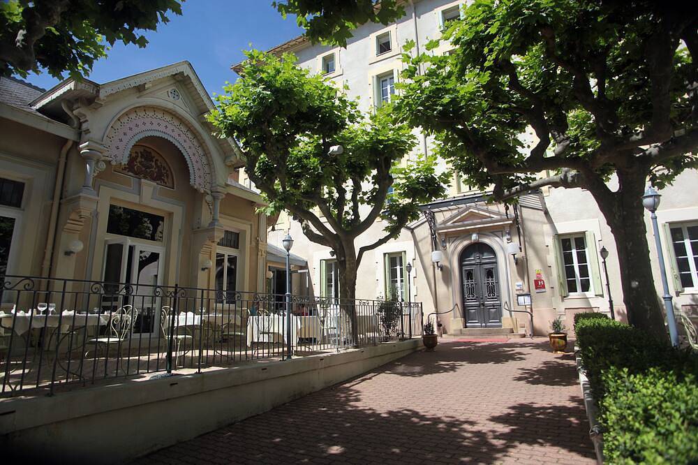 Appartement entier, Hôtel pension à 30 mètres de la cure thermale in Lamalou-les-Bains, Région de Béziers