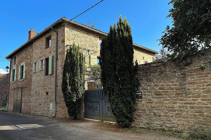 Location de vacances pour 4 personnes, avec jardin à Charnay-lès-Mâcon