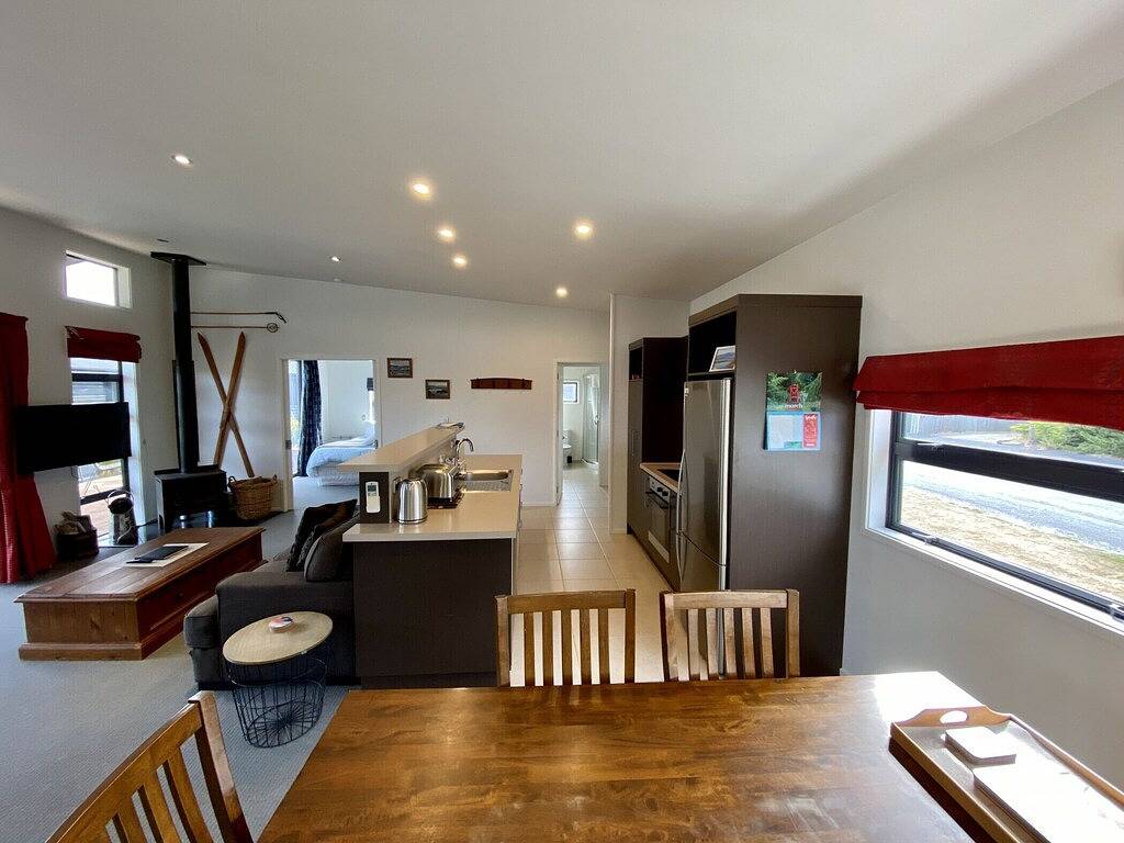 Tussock Retreat - Modern Open Plan, Huge Deck in Twizel, Mackenzie District