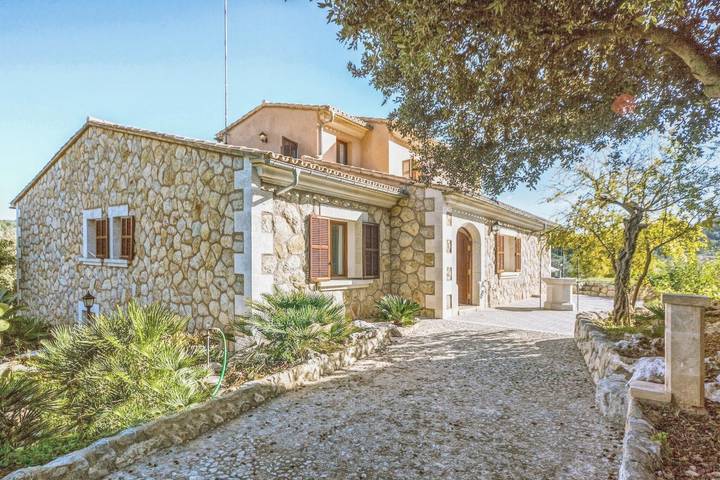 Holiday Home 'Pla De Ses Rotes' with Mountain View, Wi-Fi and Air Conditioning in Campanet, Majorca Center