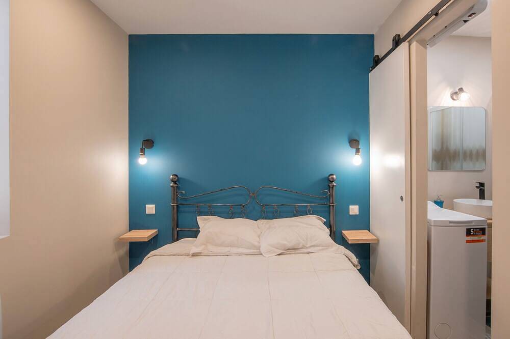 Entire apartment, Apartment '106 - Cosy T2' with Wi-Fi and Air Conditioning in Bourg-Saint-Andéol, Privas