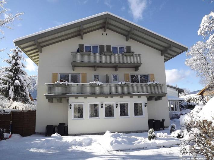 Hotel für 4 Personen, mit Terrasse und Garten sowie Sauna und Seeblick in Rottach-Egern