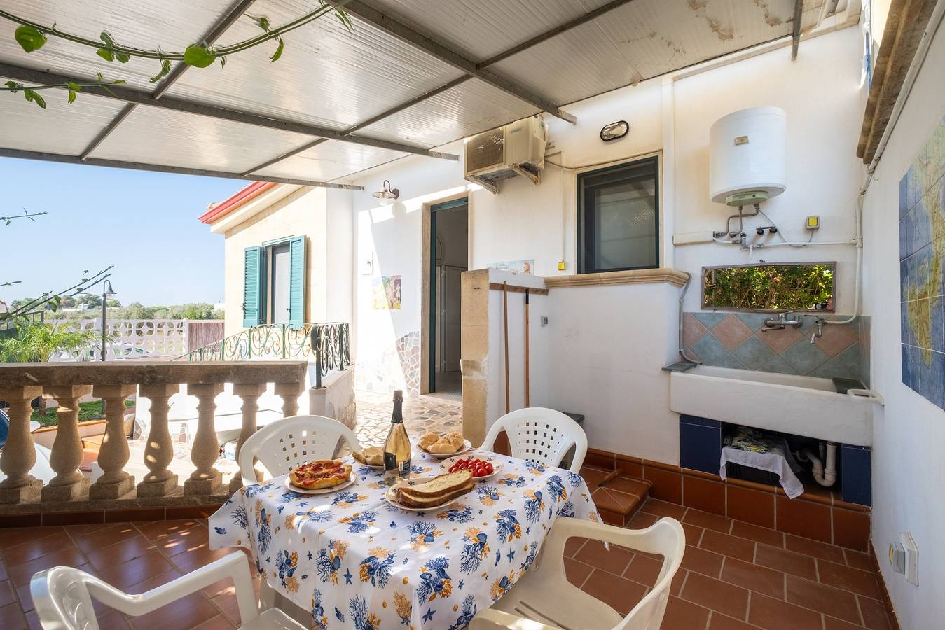 Ferienhaus 'Blue House In Villa Con Piscina' mit Gemeinschaftspool, Wi-Fi und Klimaanlage in Scala di Furno, Porto Cesareo